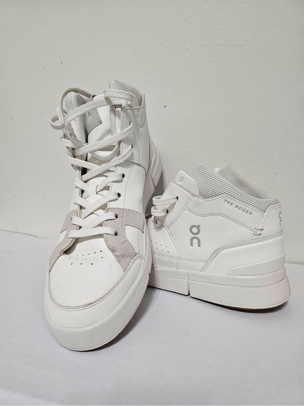 ON The Roger Mid Leather Athletic Shoes - White